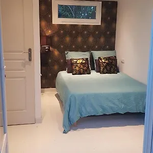  Séjour chez l'habitant Bedroom Riviera - Private Entrance France